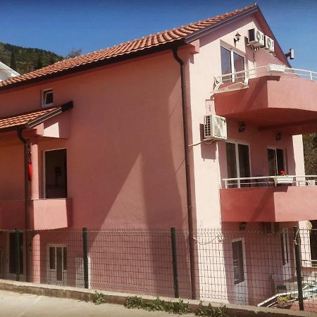 Apartments Kuc Тиват Екстер'єр фото